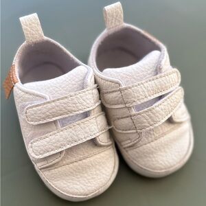 White baby shoes, 11 months